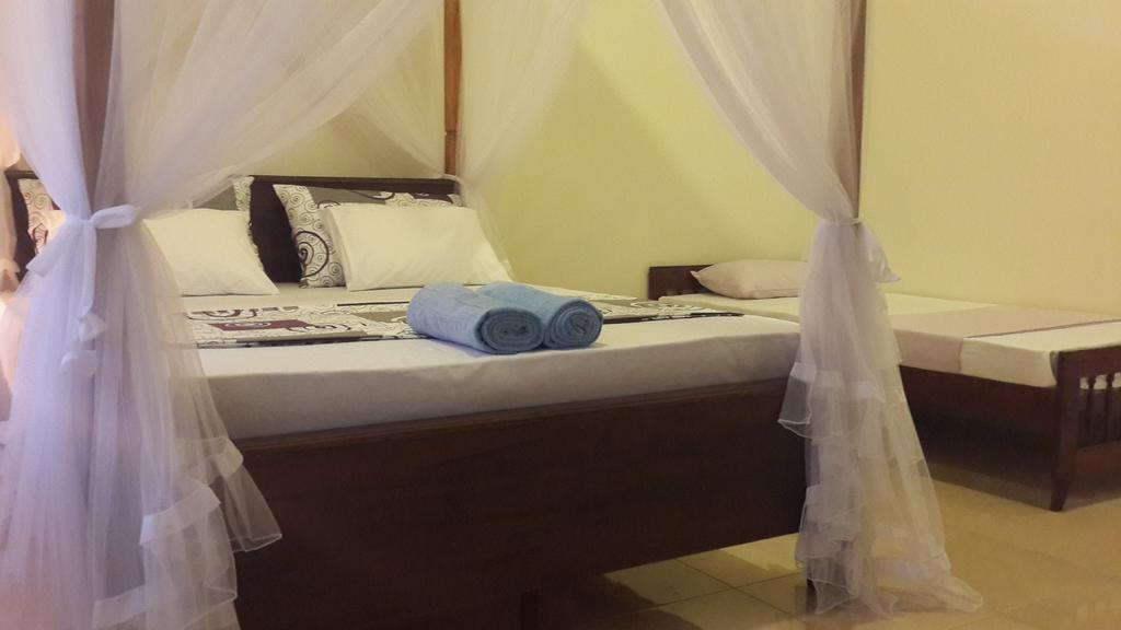 Golden Beach Rest Hotel Tangalle Exterior photo