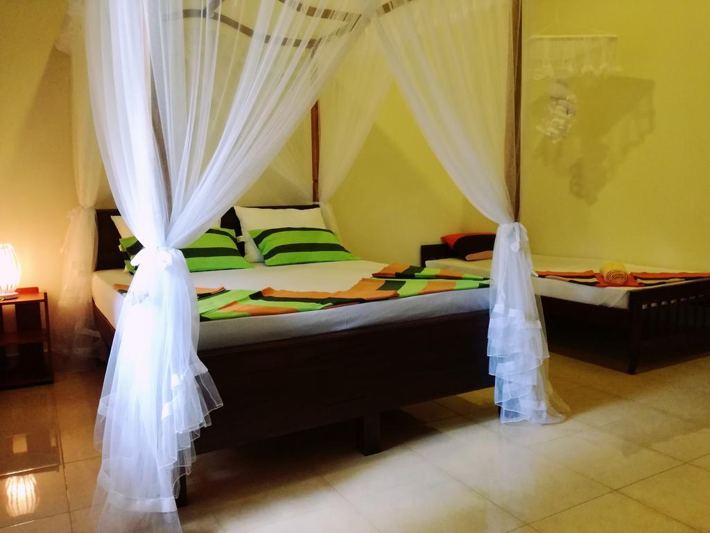 Golden Beach Rest Hotel Tangalle Exterior photo
