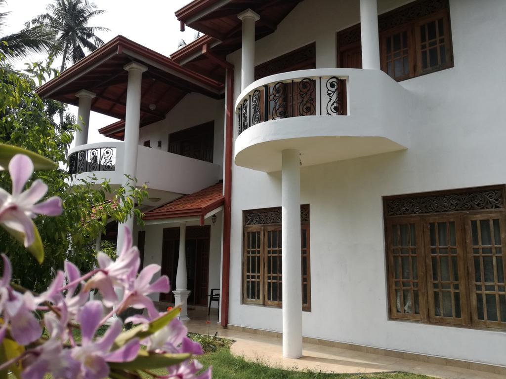 Golden Beach Rest Hotel Tangalle Exterior photo